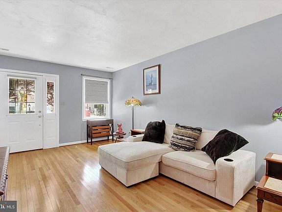 5th image of 409 Springbrook Ct