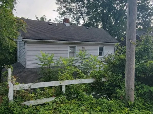 136 Stanton Ave, Mingo Junction, OH 43938