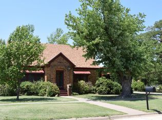 1642 N Main St, Russell, KS 67665