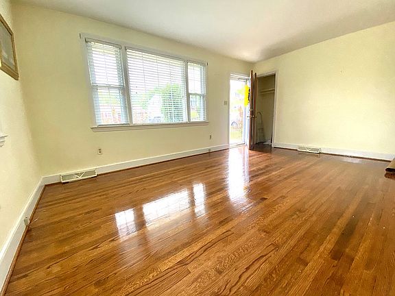 2nd image of 118 Inman St