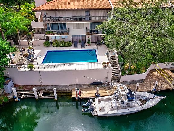 3rd image of 5201 Orduna Dr