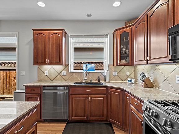 5th image of 15209 148th Avenue Ct E