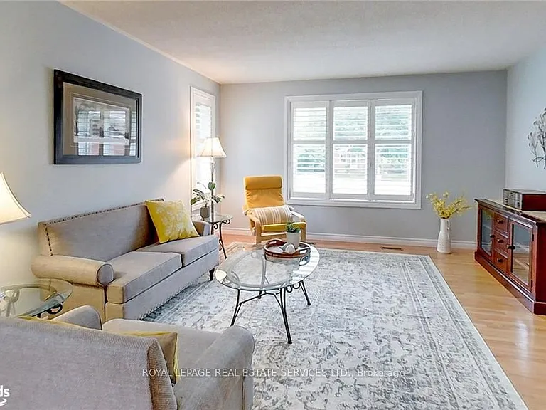 112 Bruce St S — Photo 4