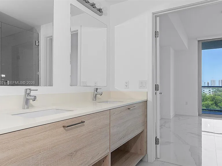 16385 Biscayne Blvd #717 — Photo 40