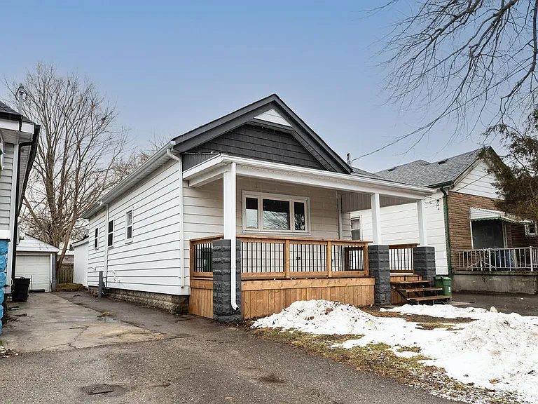 105 Inkerman St — Photo 3
