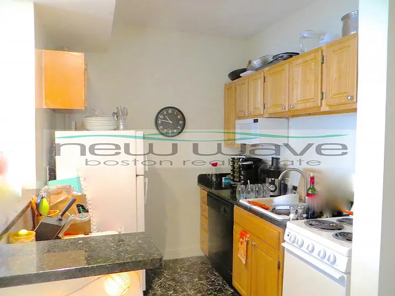 51 Queensberry St #16 — Photo 14