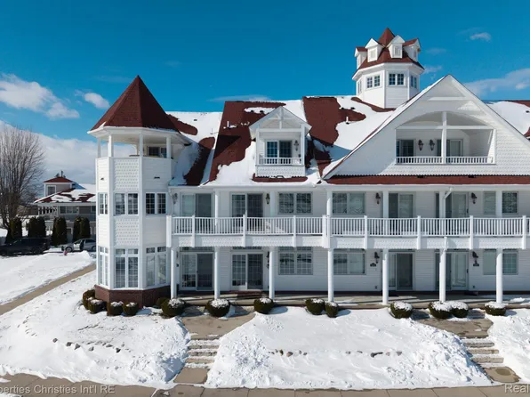 9996 Tashmoo Ln, Clay, MI 48001