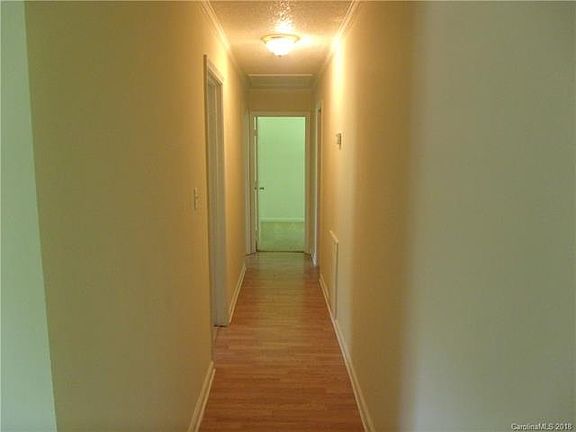 4th image of 1427.5 Edgewood Dr