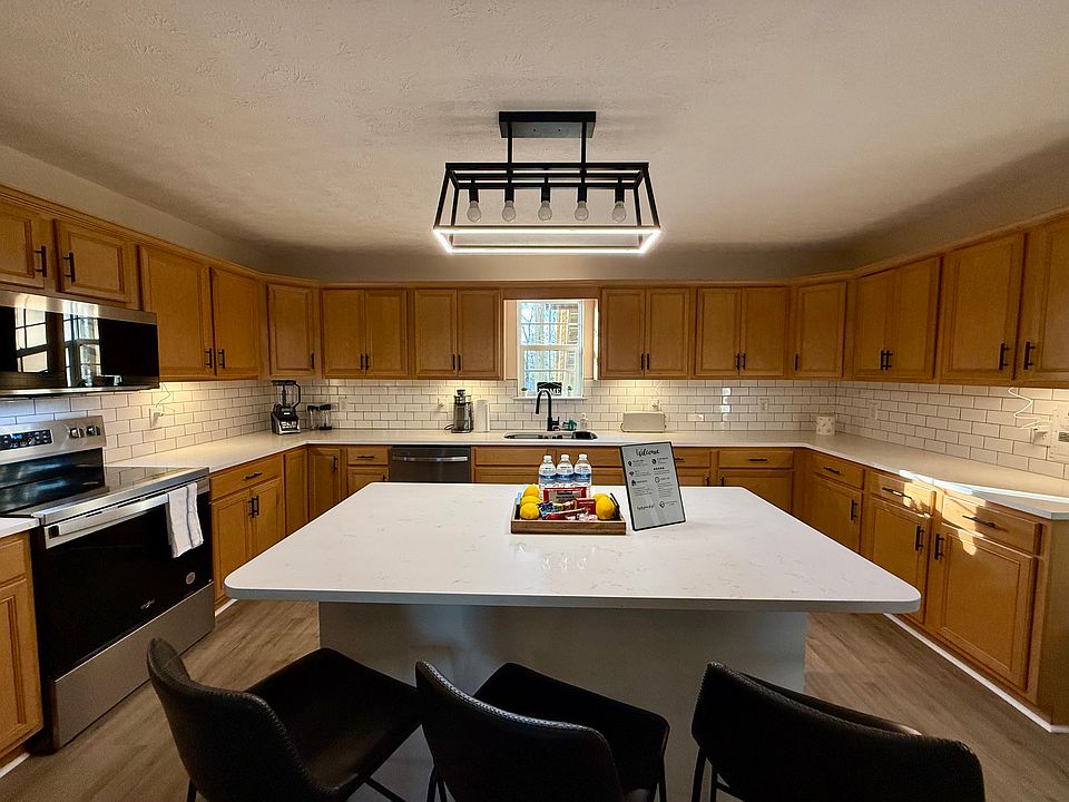 Fully stucked kitchen on the first floor with new modern appliances