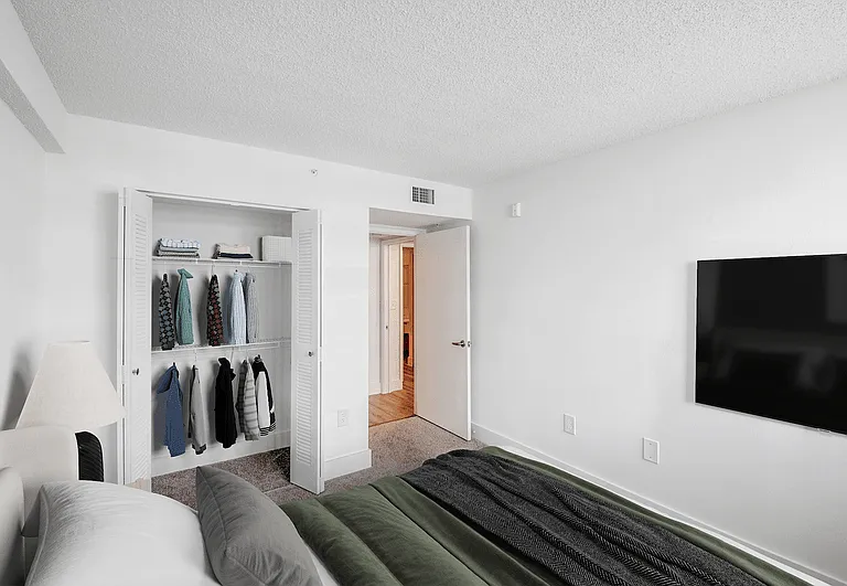 Gables Grand Plaza Apartments — Photo 58