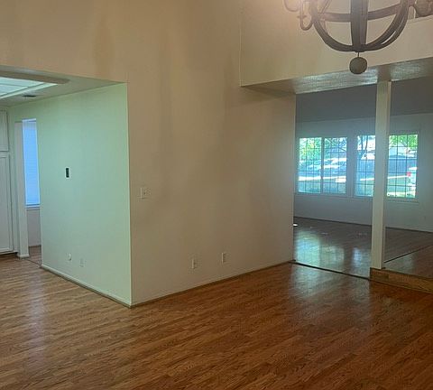 4th image of 3023 Spruce Way
