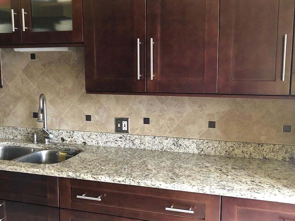 1st image of 618 W Parkside Dr