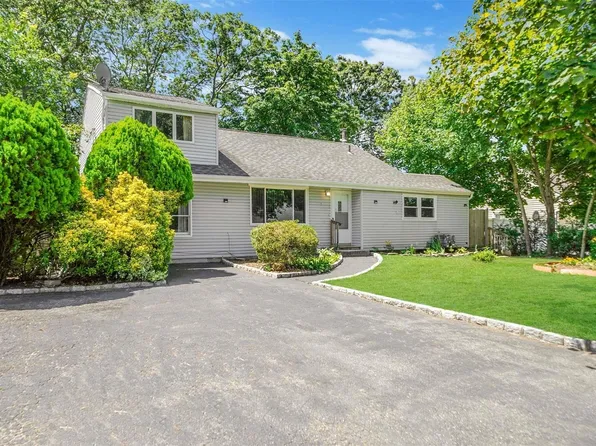 63 Ontario St, Port Jefferson Station, NY 11776