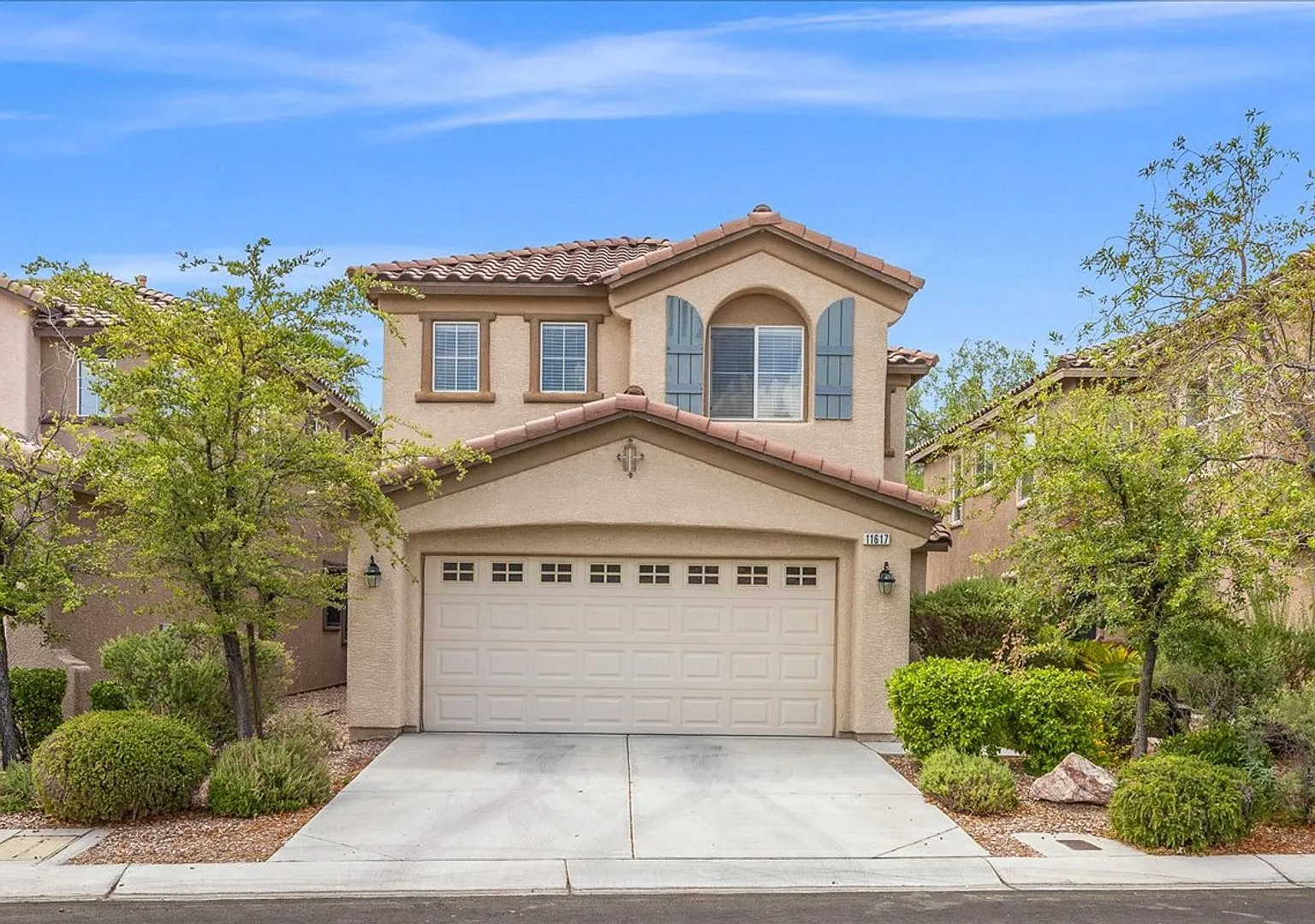 Exceptional Summerlin 4-Bedroom Residence with Spacious Living & Entertaining Areas — Photo 2