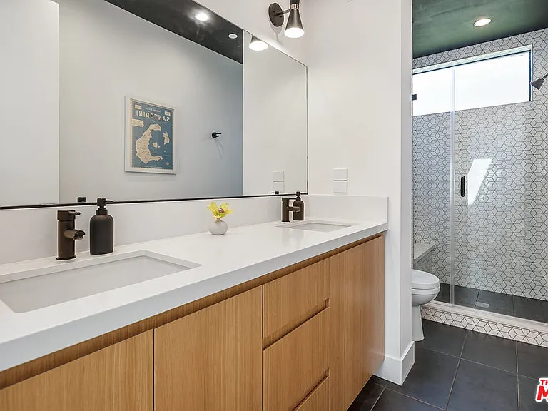 1037 Palms Blvd — Photo 37