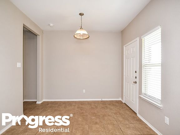 5th image of 1200 Silver Maple Ln