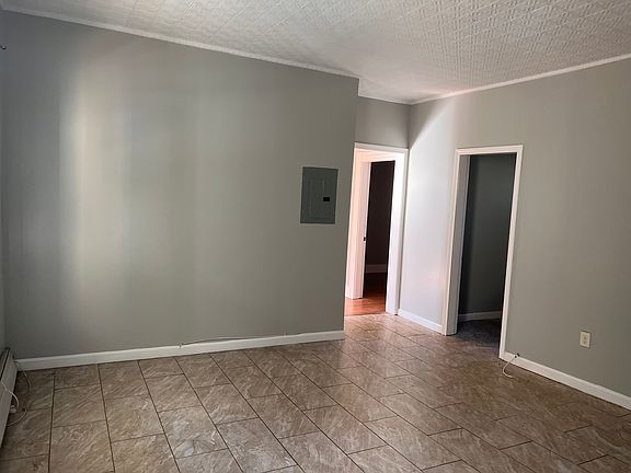 4th image of 9 Saratoga St #2