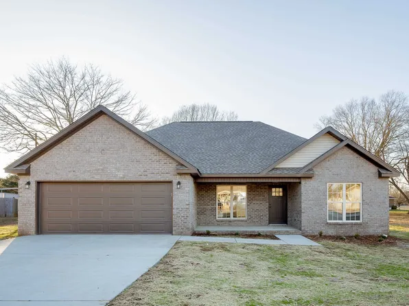 883 Leslie Ave, Tuscumbia, AL 35674