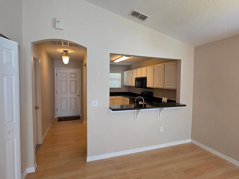4900 NE 123rd Ln — Photo 3