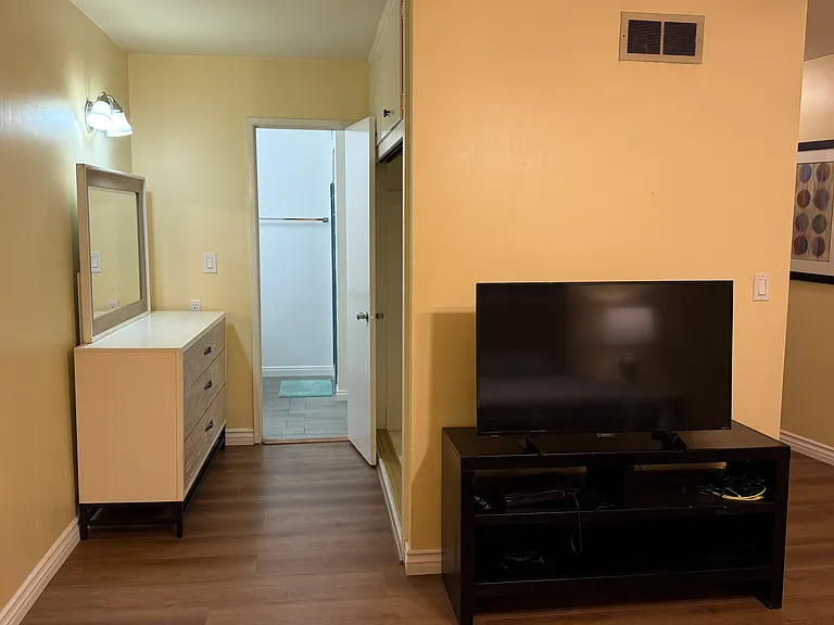 MASTER ROOM #4