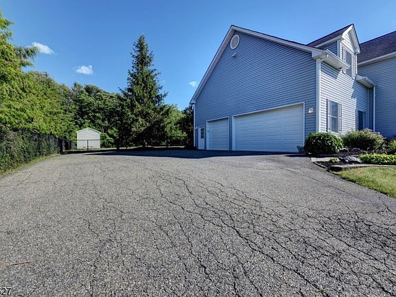 5th image of 32 Dyer Rd