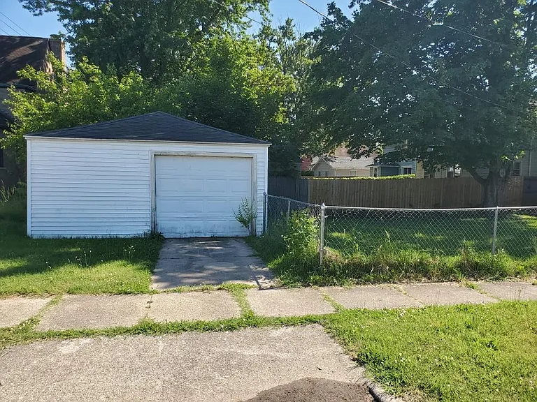 802 S 28th St — Photo 18