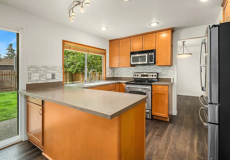 24105 SE 42nd St — Photo 3