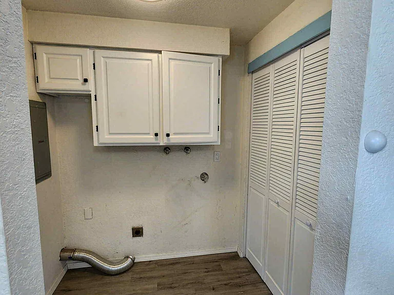 470 W Ridgeway Ave — Photo 8