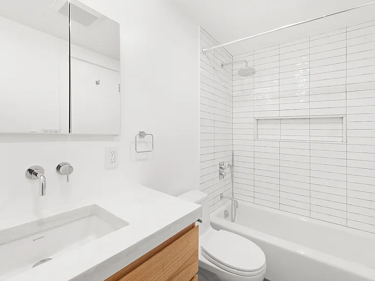 215 E 59th St #CHR — Photo 19
