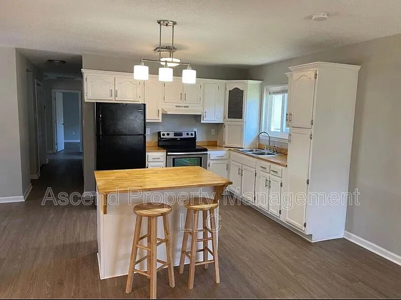 5 bed, 2.0 bath, 1572 sqft, $1,775 — Photo 3