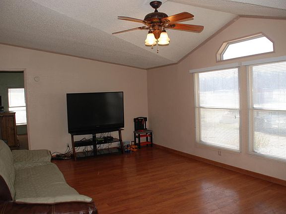 3rd image of 2070 Tamarack Cir