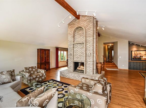 5th image of 7633 Newfield Ln