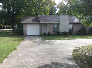 8601 Southridge Dr, Fort Smith, AR 72908