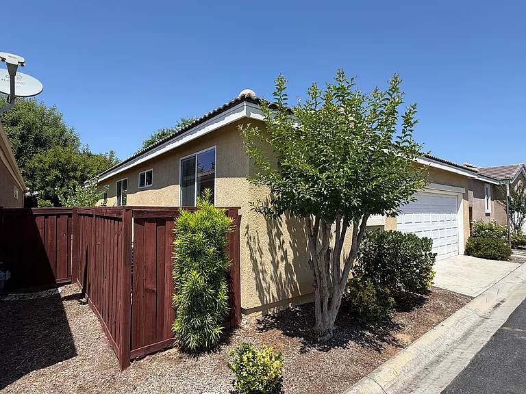 10302 Oldham Ln — Photo 4