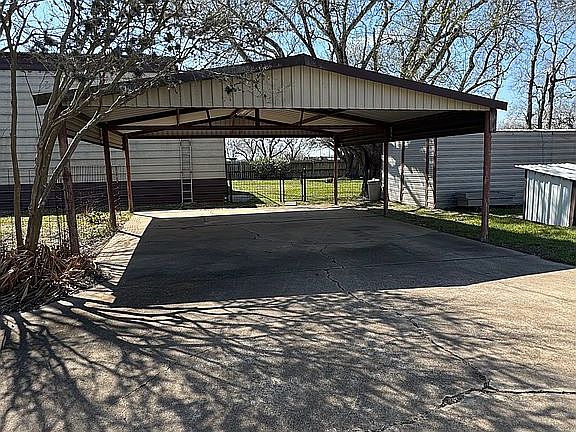 3rd image of 108 Russell Rd