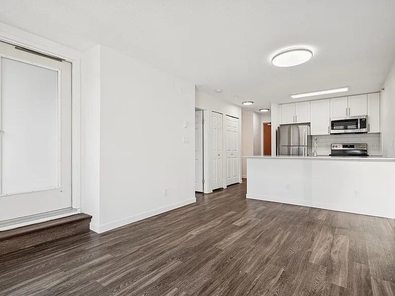 828 Howe St — Photo 14