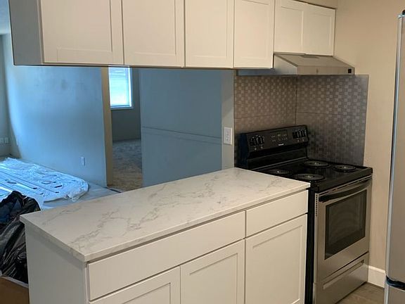 3rd image of 572 17th St SE #10390007