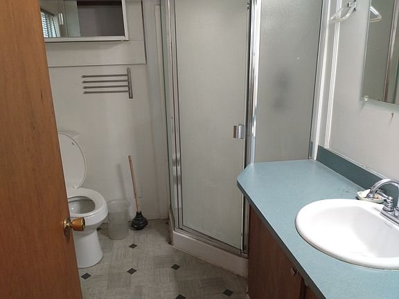 2nd image of 656 W Broad St