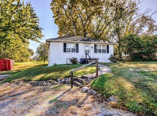 916 S 8th St, Boonville, IN 47601