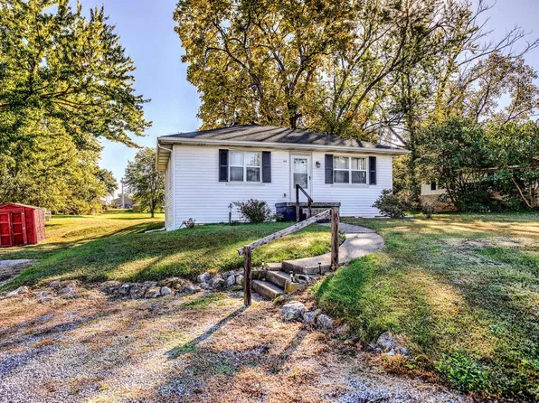 916 S 8th St, Boonville, IN 47601
