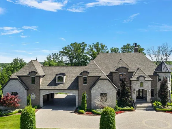 1988 Christenbury Ct, Rochester Hills, MI 48306