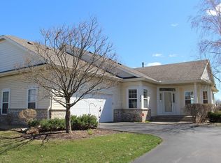 577 Holly Ln N, Oakdale, MN 55128