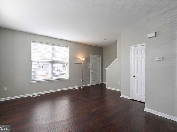 3rd image of 120 N 10th Ave