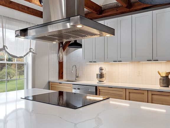 5th image of 166 Littleton Rd #4