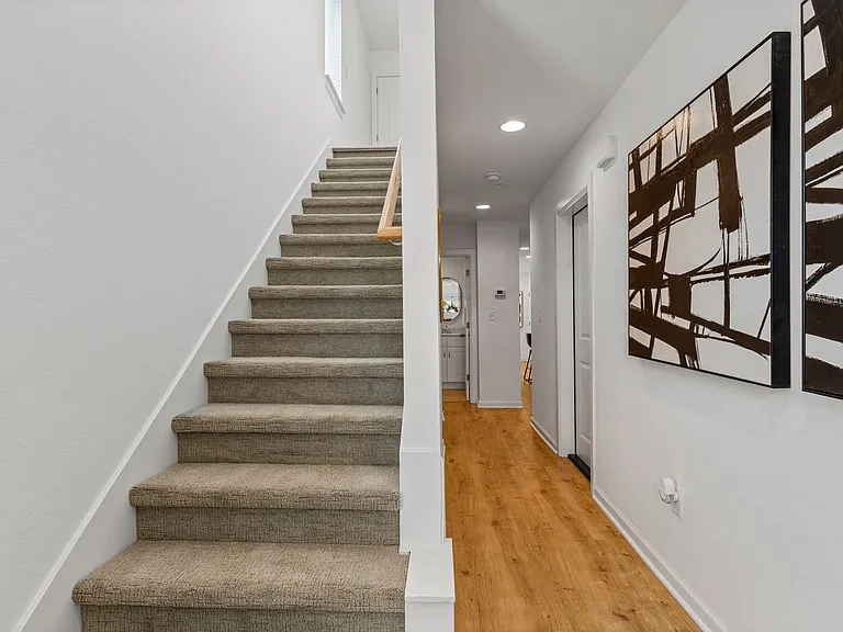 Now offering One & Half Month Free Rent *Advertised Rate is Reflective of Special Offer!* — Photo 47