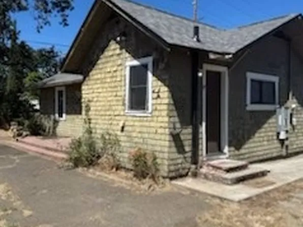 17 Maple St, Central Pt, OR 97502