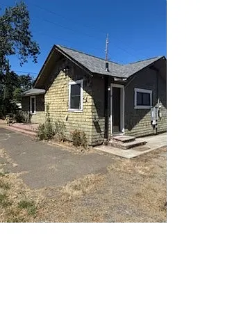 17 Maple St Photo 1