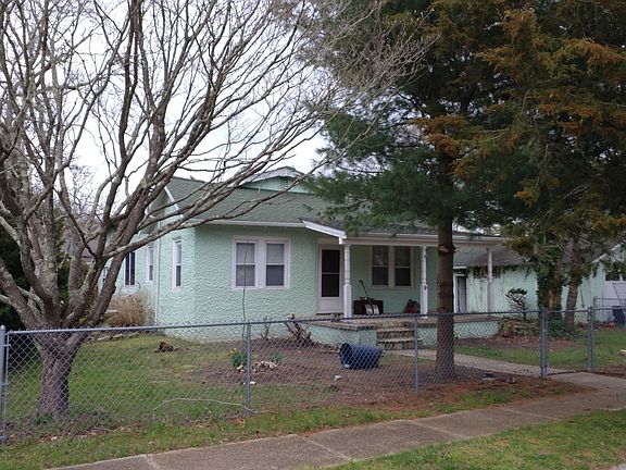 3rd image of 9 W Golden Oak Ln