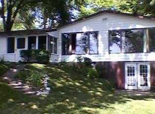 2699 N Lakeview Dr, Sanford, MI 48657