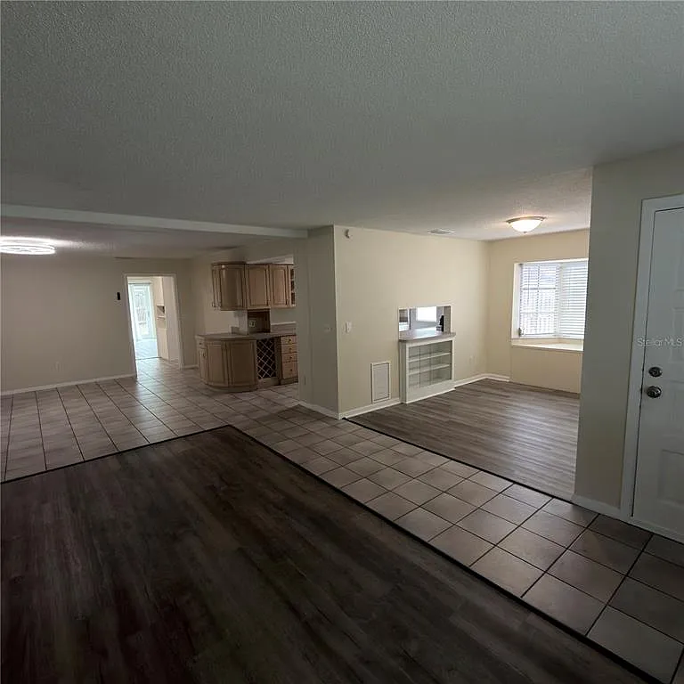 3 bed, 2.0 bath, 1416 sqft, $2,400 — Photo 3